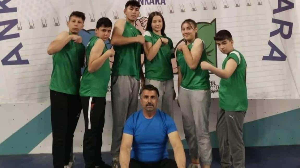 Ankara'da düzenlenen Okullar Arası Yıldızlar Türkiye Şampiyonası'nda  Türkiye 3. İPEK KABASAKAL 